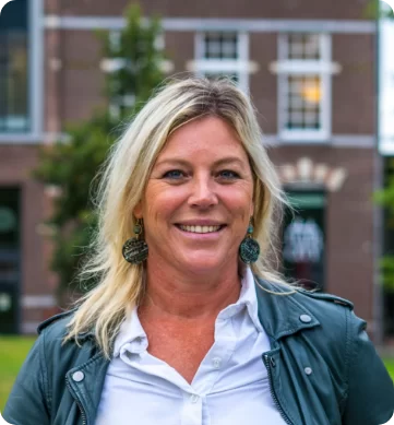 Esther van Gestel, mediator
